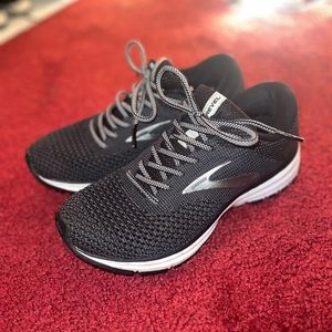 womens brooks sneakers